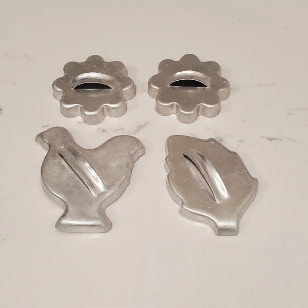 Vintage Tin/Metal Cookie Cutter Set Of 4 Cookie Cutouts With Handle